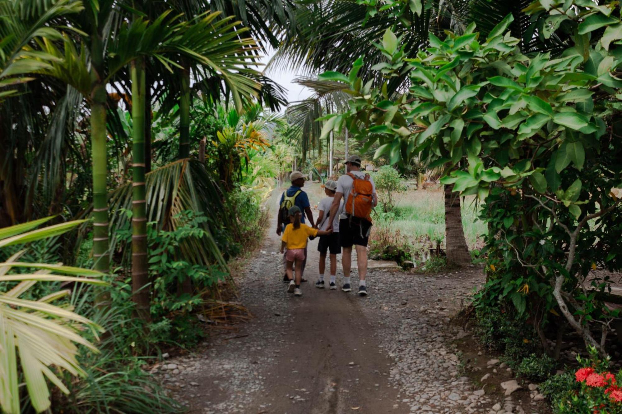 Ambow Homestay Jungle Trekking & Village Tour Bukit Lawang Extérieur photo